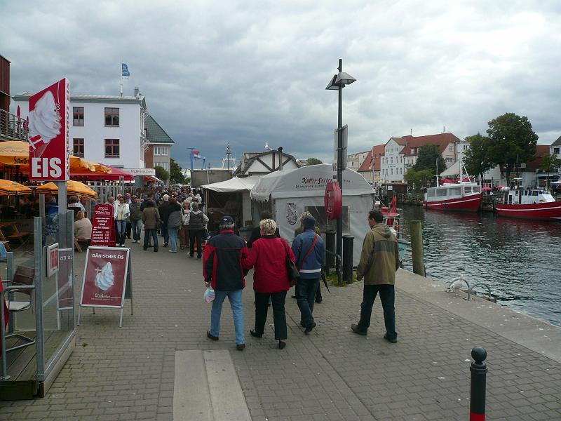 84-warnemuende-fischmarkt-h-P1190120.JPG