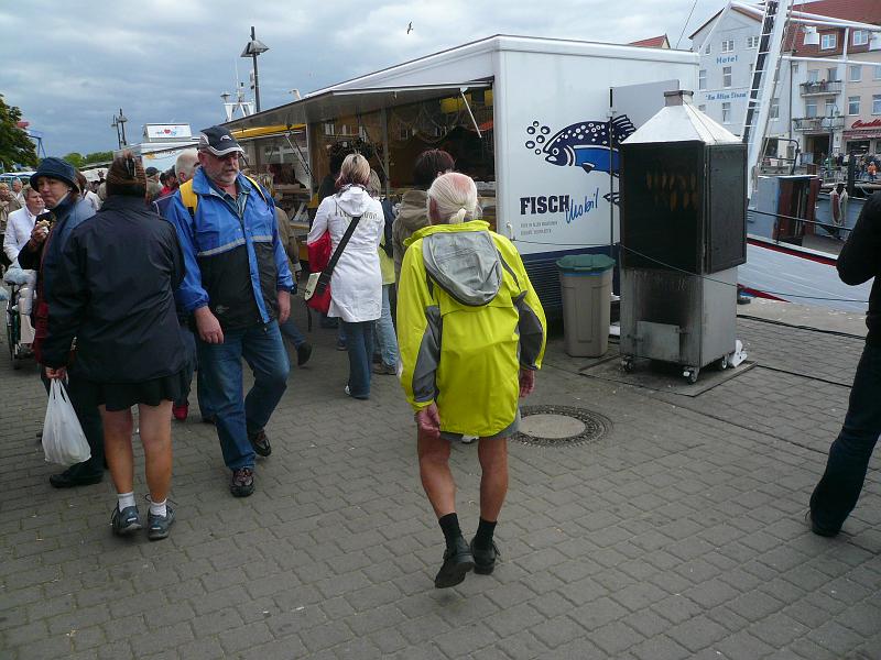 84-warnemuende-fischmarkt-h-P1190126.JPG