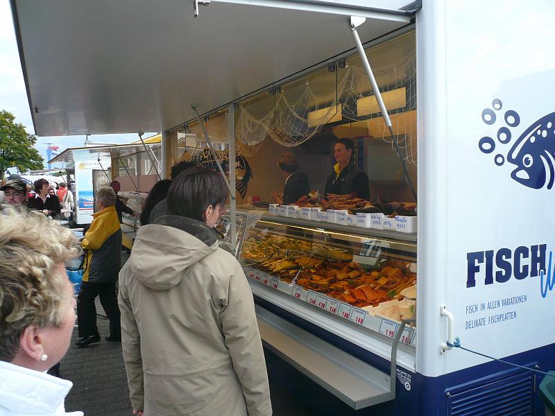 84-warnemuende-fischmarkt-h-P1190127.JPG