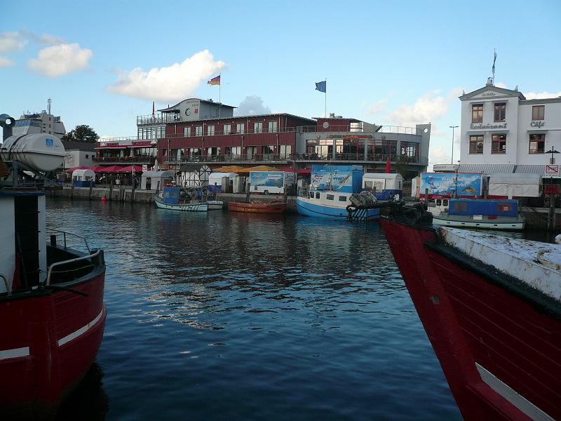 84-warnemuende-fischmarkt-h-P1190152.JPG